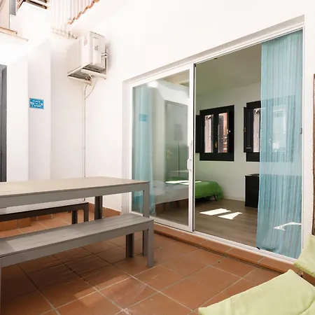 Lets Holidays Cozy House In The Center Of Town Hébergement de vacances *